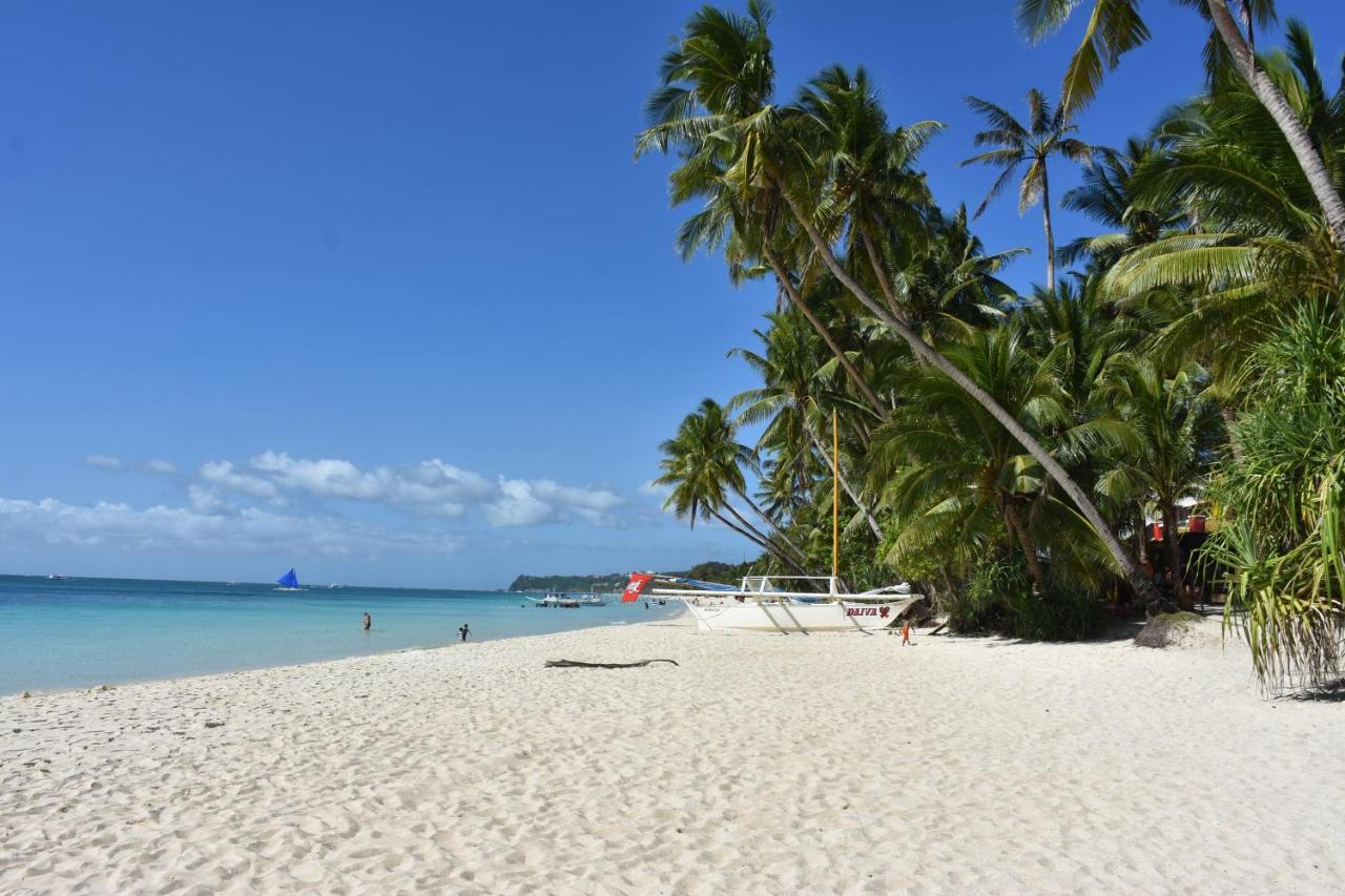 White Shamrock Beach Hotel Balabag  Buitenkant foto