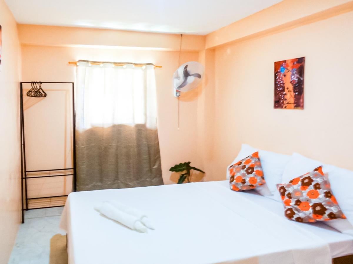 White Shamrock Beach Hotel Balabag  Buitenkant foto