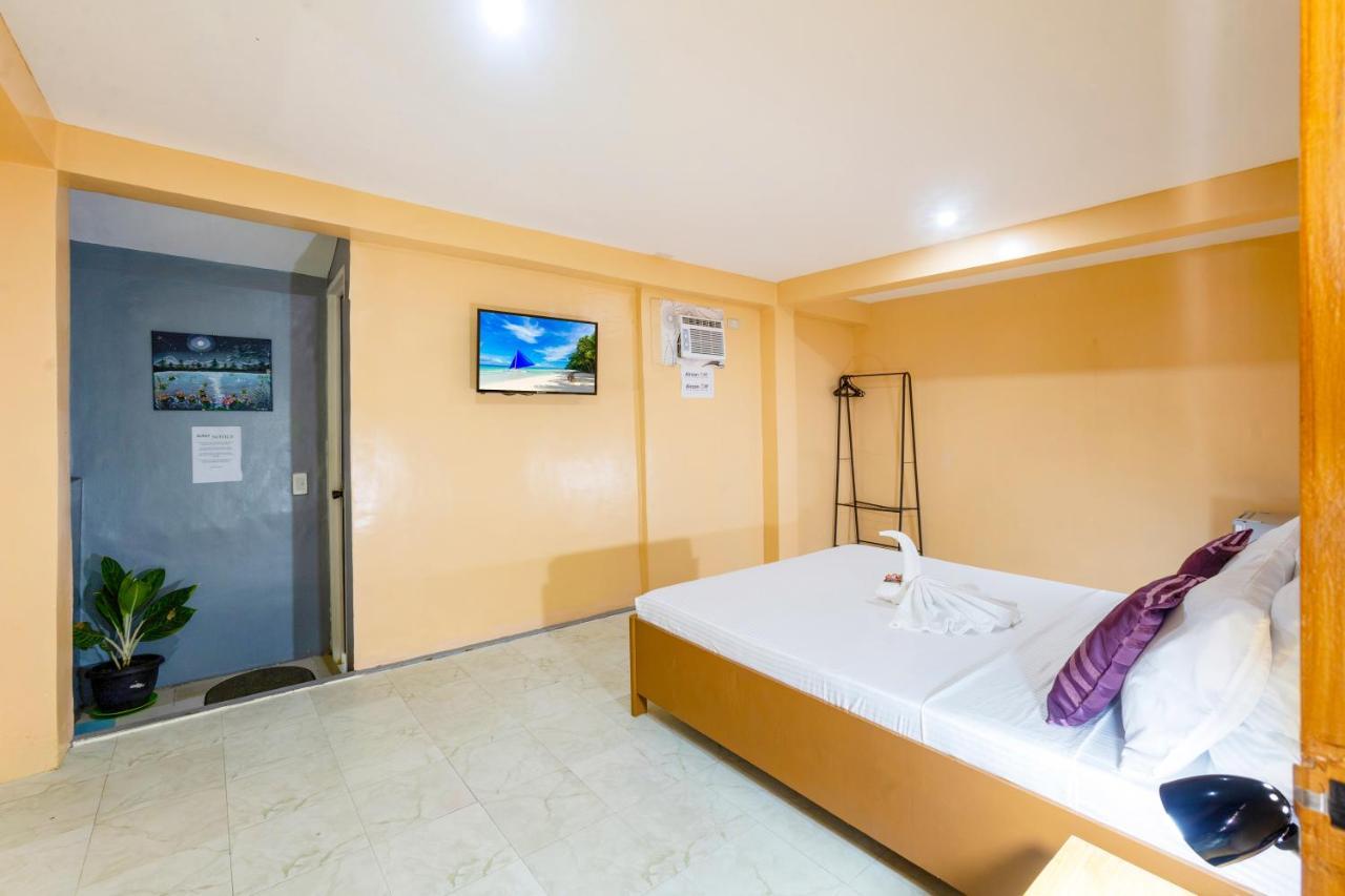 White Shamrock Beach Hotel Balabag  Buitenkant foto
