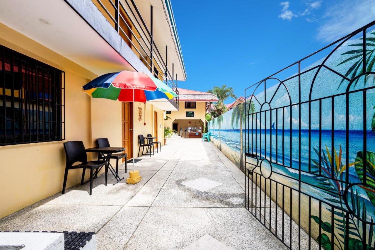 White Shamrock Beach Hotel Balabag  Buitenkant foto